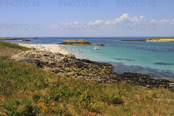 Sandy beach beach on Ile Saint-Nicolas