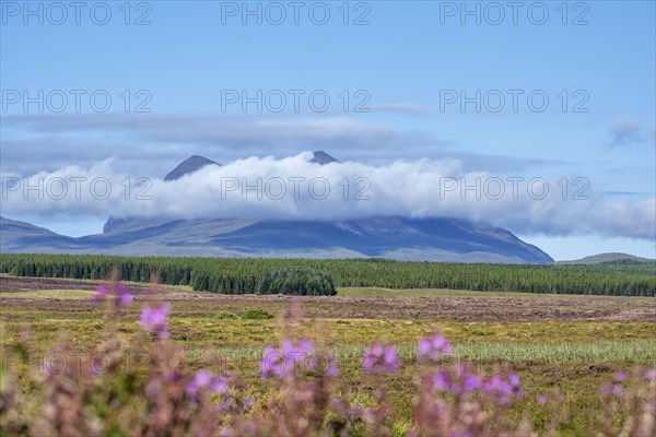 A band of clouds passes by the 849 m high mountain Cul Mor