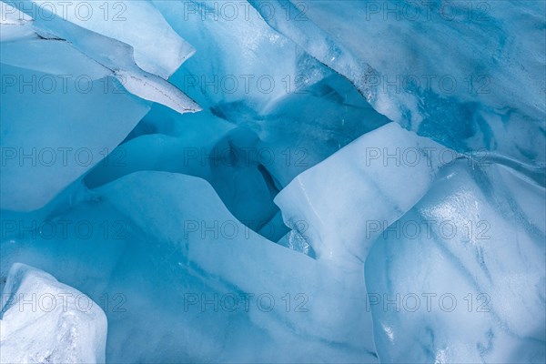 Ice formations in the glacier gate of the Stampflkees