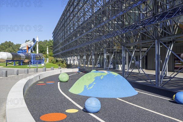 Spacecrafts in front of the Euro Space Center
