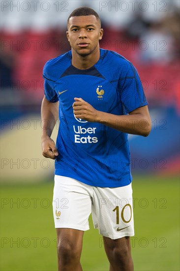 Kylian MBAPPE France warming up