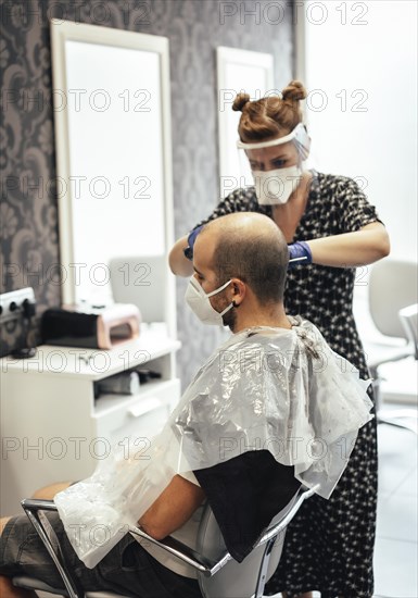 Hairdresser with security measures for the covid-19