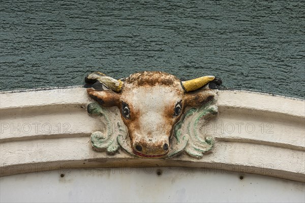 Ox head from 1762 above a former butcher's shop