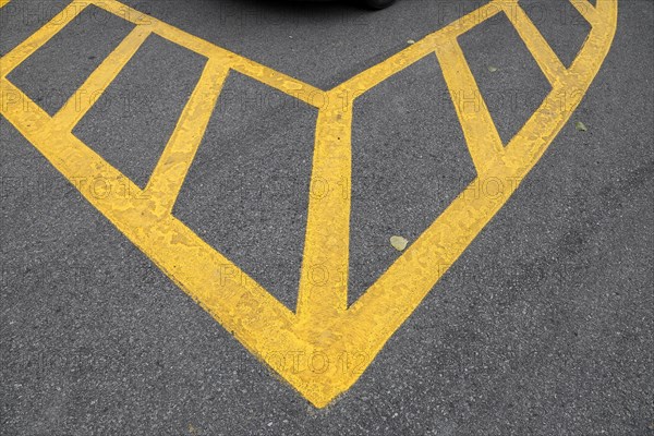 Street markings in a public parking lot