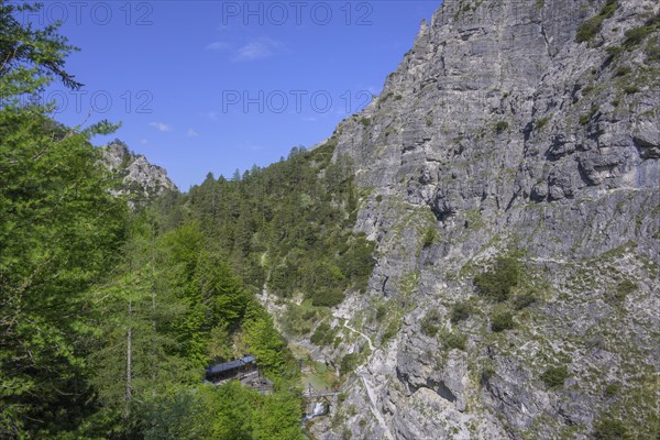 View down to the Oetscherhias snack station