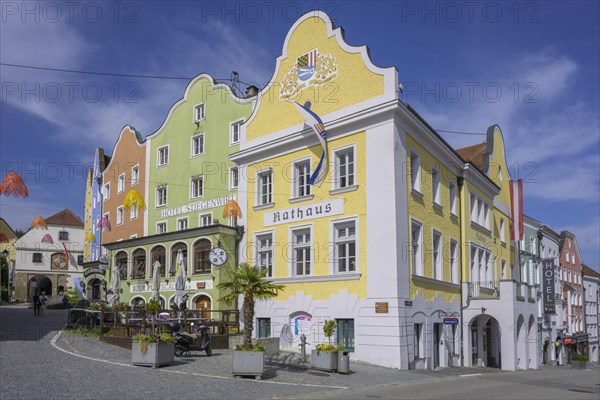 Upper town square with town hall and Hotel Stiegenwirt