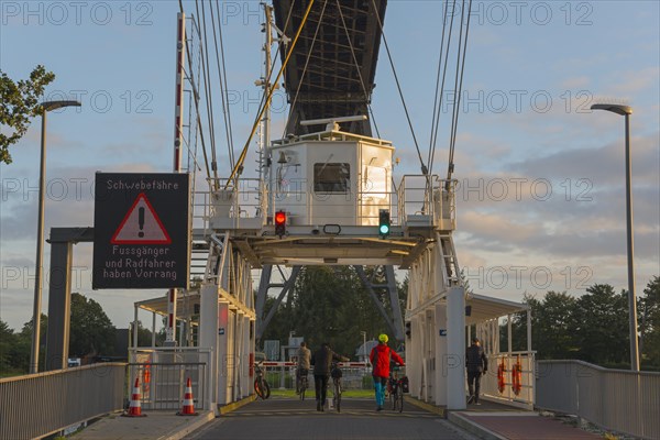 Suspended ferry
