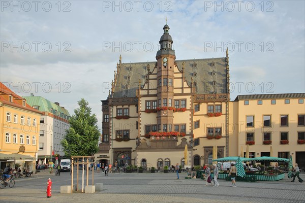 Renaissance town hall with market stalls and people