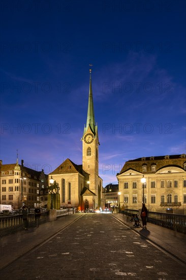 Fraumünster from Münsterbrücke at dusk