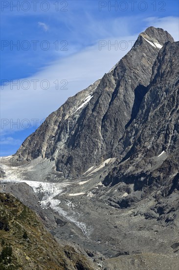 Peak Sattelhorn above the Langgletscher