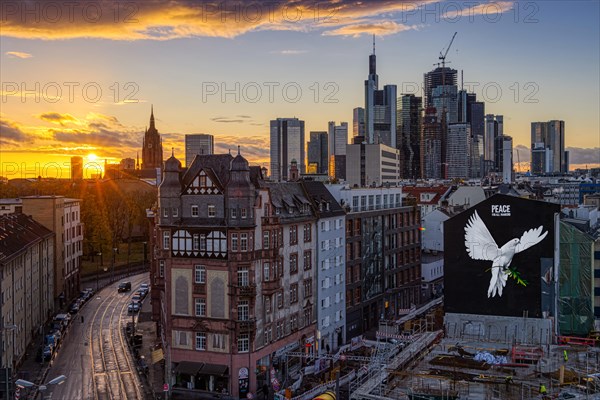 PEACE FOR ALL MANKIND is written above the image of a giant dove of peace on the wall of a house in Frankfurt am Main: a message of peace in the contemporary historical context of the escalated Middle...