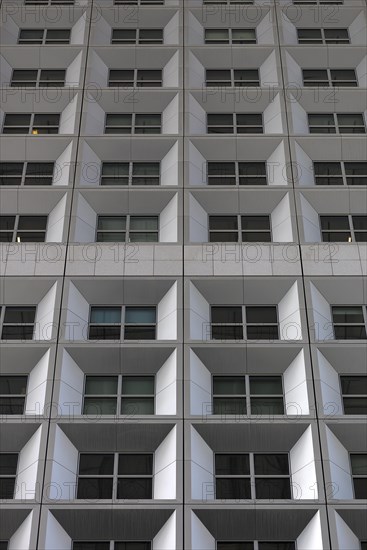 Detailed view of the facade of the Grand Arche