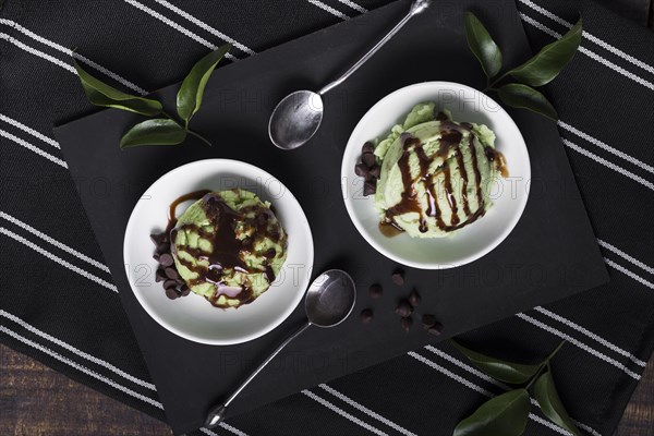 Top view pistachio ice cream with chocolate topping