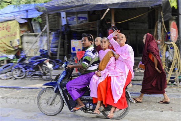 Travelling by moped