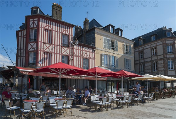 Old houses on Quai Saint-Etienne