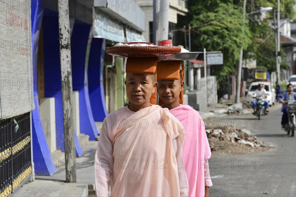Buddhist nuns going begging