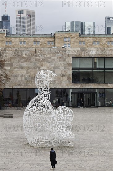 Artwork Body of Knowledge by Jaume Plensa on the Westend Campus of Goethe University