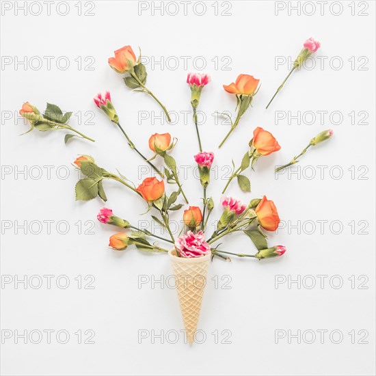 Flowers waffle cone table