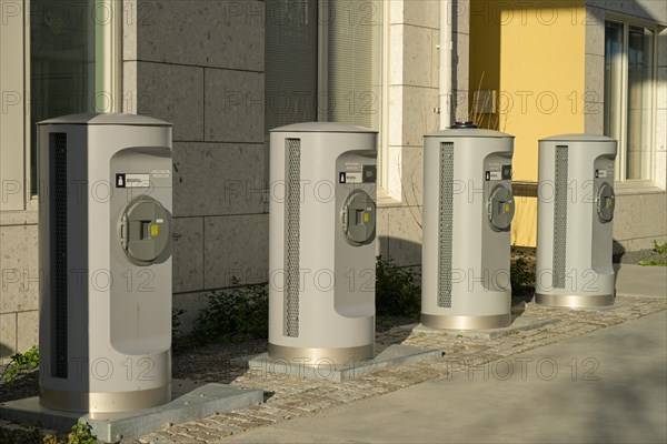 Underground waste bins
