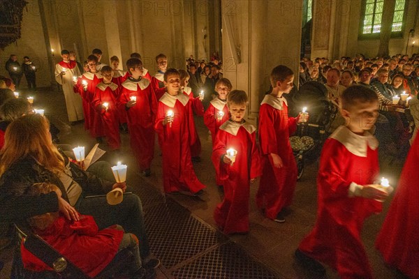 Quempas singing of the Braunschweig Cathedral Singing School for Advent in Braunschweig Cathedral