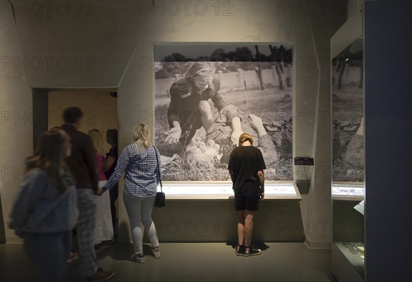 Photo shows Kazimiera Mika with the body of her sister