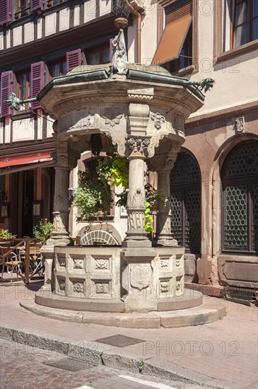Historic six-bucket fountain