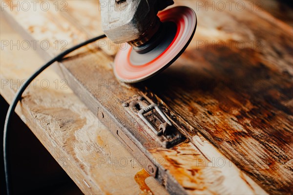 Grinding with an electric wood grinder