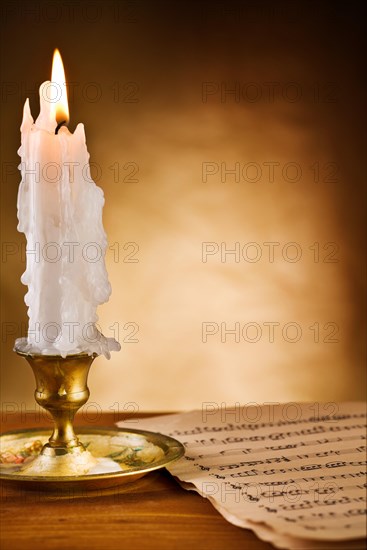 Copy the room view to the burning candle and old notes