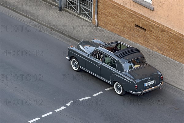 Vintage Mercedes-Benz 220 S