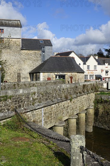 Bridge with Moulin du Pont mill at the mouth of La Mignonne into the Bay of Brest, Daoulas,