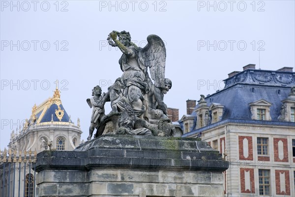 Statue of La Victorie sur l'Empire Palace next to the entrance to the cour d'honneur, chapel at the