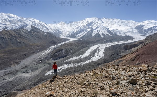 Mountaineer at Traveller's Pass with view of impressive mountain landscape, high mountain landscape