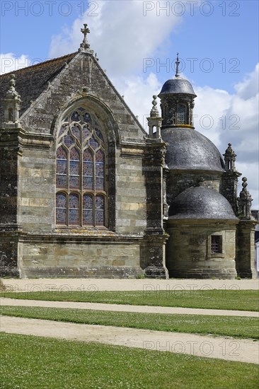 Transept of the church and sacristy, Enclos Paroissial de Pleyben enclosed parish from the 15th to