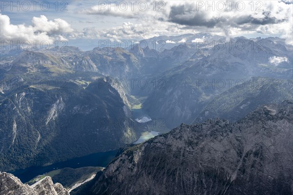 View from the summit of the Watzmann Mittelspitze, view of mountain panorama with Steinernes Meer,