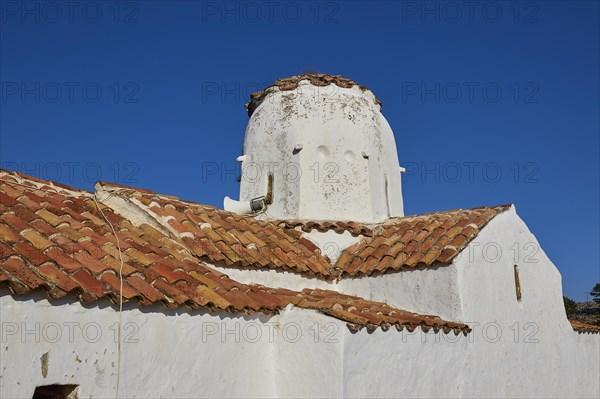 Church of St Michael the Archangel, cross-domed church, A traditional white church with a simple