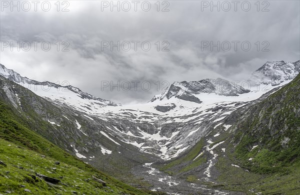 Schlegeisgrund valley, glaciated mountain peaks Hoher Weiszint and Schlegeiskees glacier, Berliner