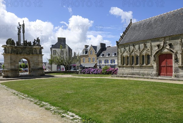 Ossuary Ossuaire and Calvary Calvaire, enclosed parish Enclos Paroissial de Pleyben from the 15th