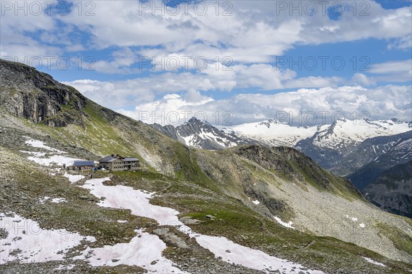 Friesenberghaus mountain hut, mountain landscape with snow-covered mountain peaks, Hornspitze and