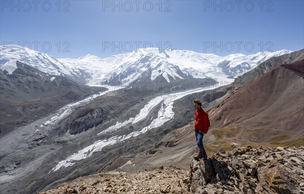 Mountaineer at Traveller's Pass with view of impressive mountain landscape, high mountain landscape