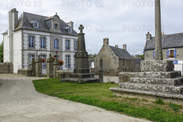 Town hall square with town hall and memorial to the fallen, Plouneour-Trez,