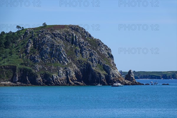 Pointe de Treboul rock formation in the Baie de Douarnenez bay seen from the Ile de l'Aber, Crozon