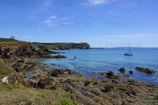 Pointe de Treboul in the Baie de Douarnenez bay seen from the Ile de l'Aber, Crozon peninsula,