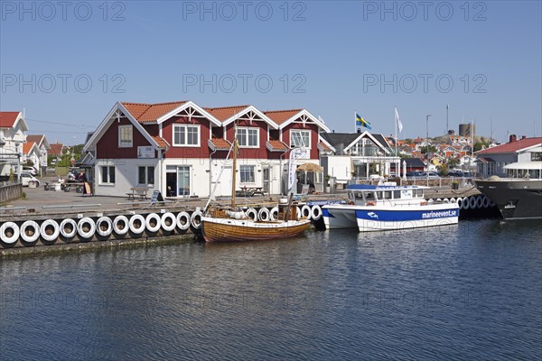 View of Hoenoe, Hoenoe archipelago island, Oeckeroe municipality, Vaestra Goetalands laen province,