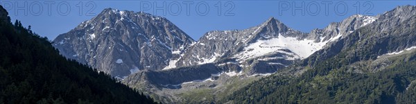 Panorama, rocky mountain peaks Grosser Greiner and Kleiner Greiner with snow, Zillertal Alps,