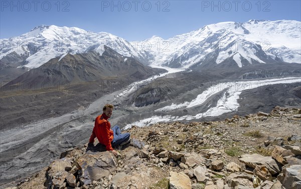 Mountaineer at Traveller's Pass with view of impressive mountain landscape, high mountain landscape