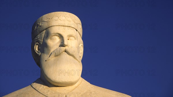 Statue of the resistance fighter and partisan Yannis Daskaloyannis, close-up of a statue of a