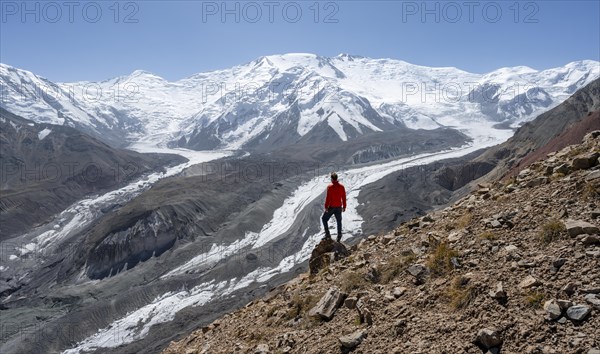 Mountaineer at Traveller's Pass with view of impressive mountain landscape, high mountain landscape