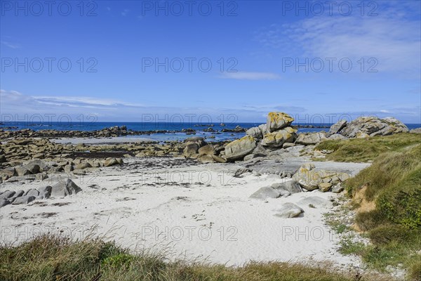 Sandy beach beach with granite rocks, Meneham, Menez Ham, Kerlouan, Finistere Penn ar Bed