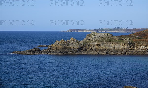 View from the Kermorvan peninsula to the north towards Fort de l'Ilette, with the CROSS Corsen sea