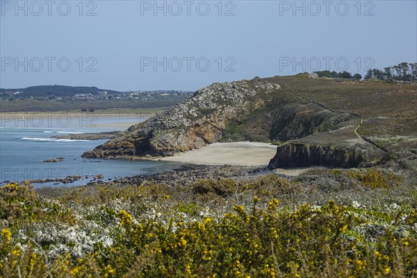 Sandy beach beach at the Pointe de Dinan, Crozon, Crozon Peninsula, Finistere Penn ar Bed